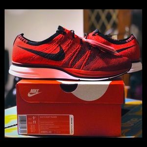 DS Nike Flyknit Trainer Size 9.5